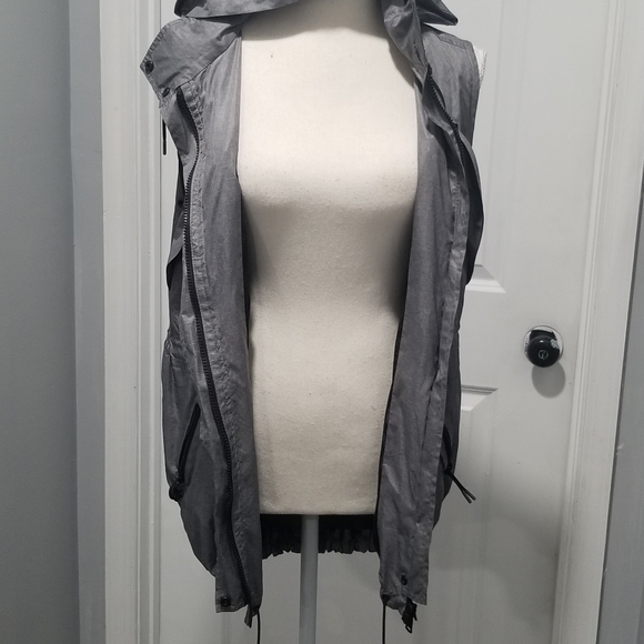 Lou and Gray utility vest 3/$20 - Picture 5 of 10